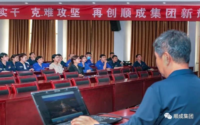 河南QG刮刮乐集团举行通讯员摄影技术培训班